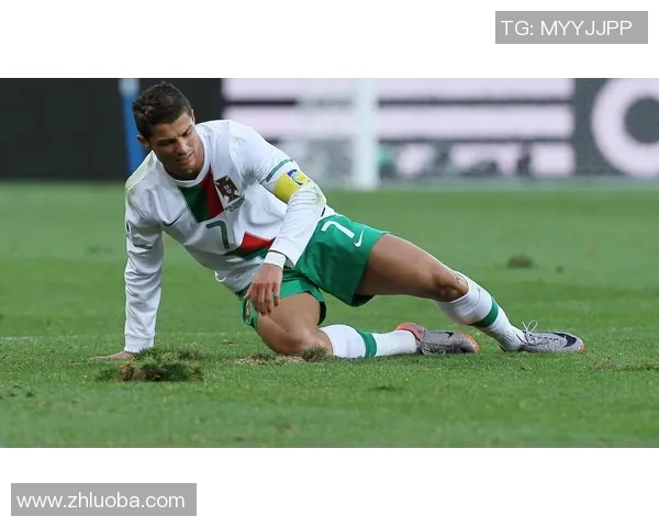 花样足球明星化身老头展现别样风采引发球迷热议